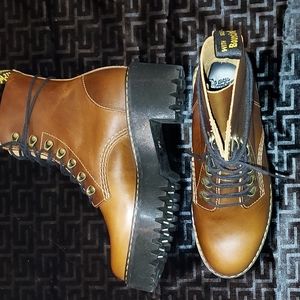 Dr. Martens Leona Butterscotch Boots 6UK/8US 👢